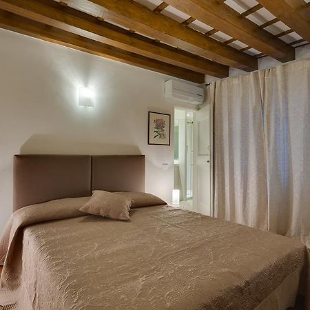 Apartments Florence - Vigna Nuova Alberti Room photo